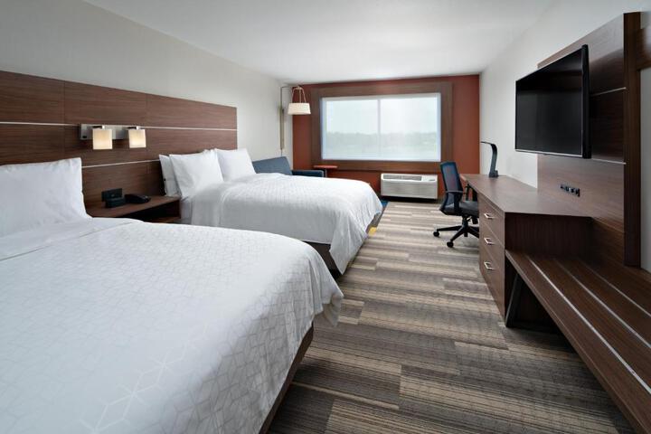 2 Queen Beds (6 of 9)