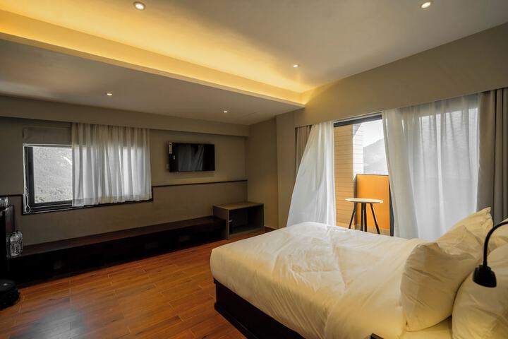 Room 8 of 43