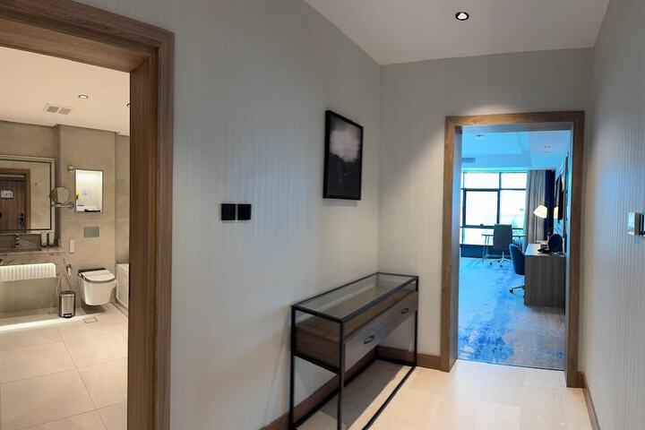Room 32 of 86