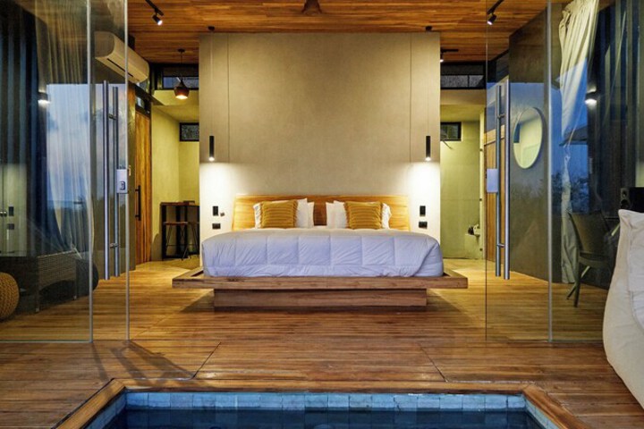 Room 40 of 294