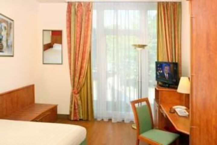 Room 52 of 84