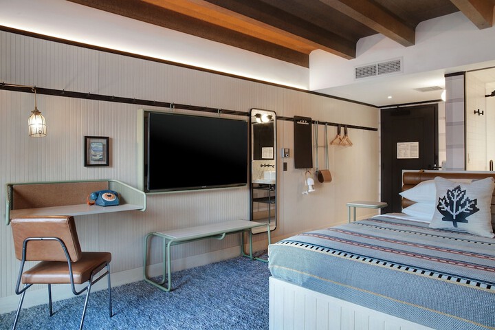 Room 10 of 62