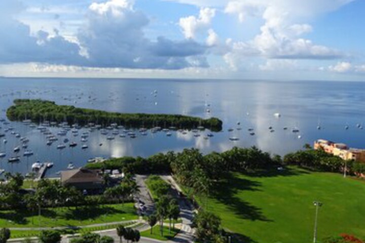 Million Dollar Ocean View Luxury Studio W / Balcony + FREE PARKING in Miami, FL