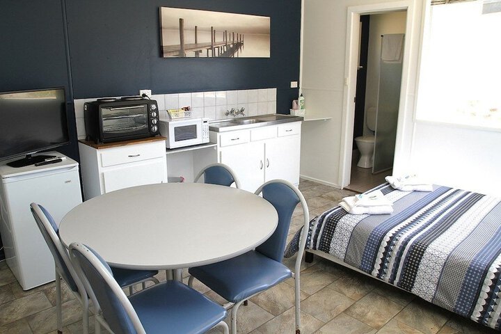 Room 6 of 27