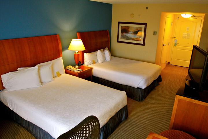 2 Queen Beds (1 of 7)