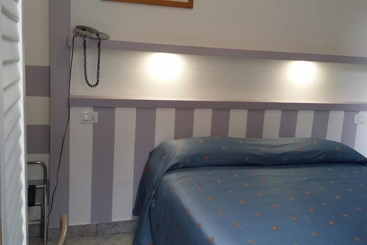 Room 4 of 40