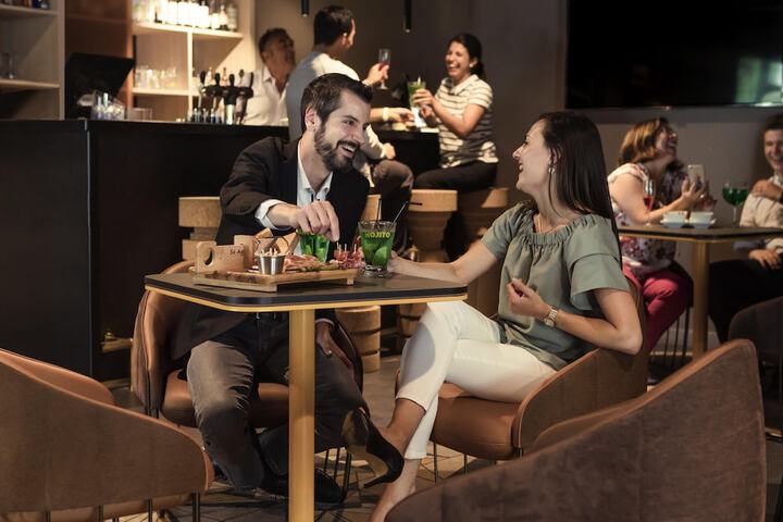 Lounge 41 of 55