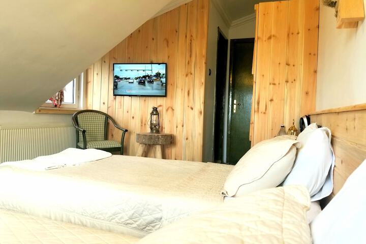 Room 9 of 78