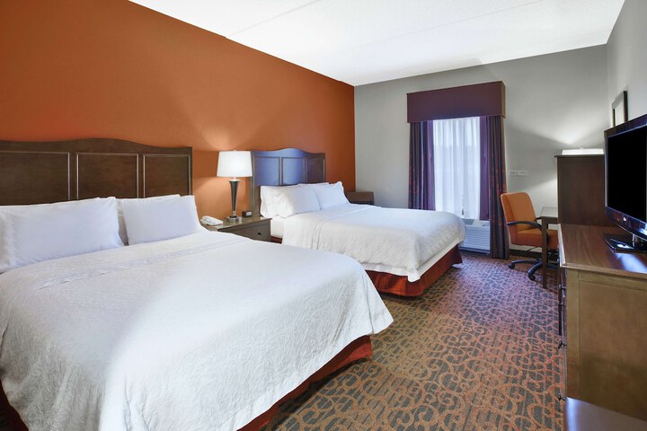 2 Queen Beds (3 of 8)