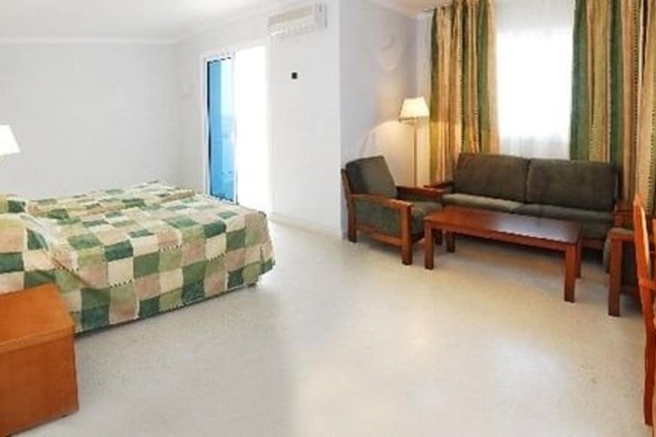 Room 7 of 38