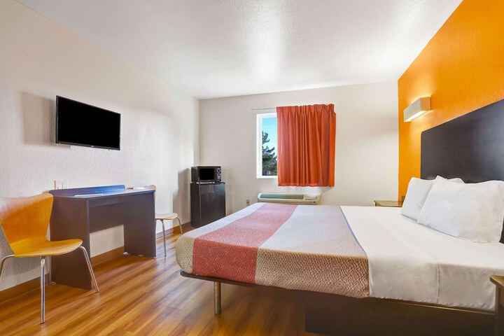 Room 5 of 27