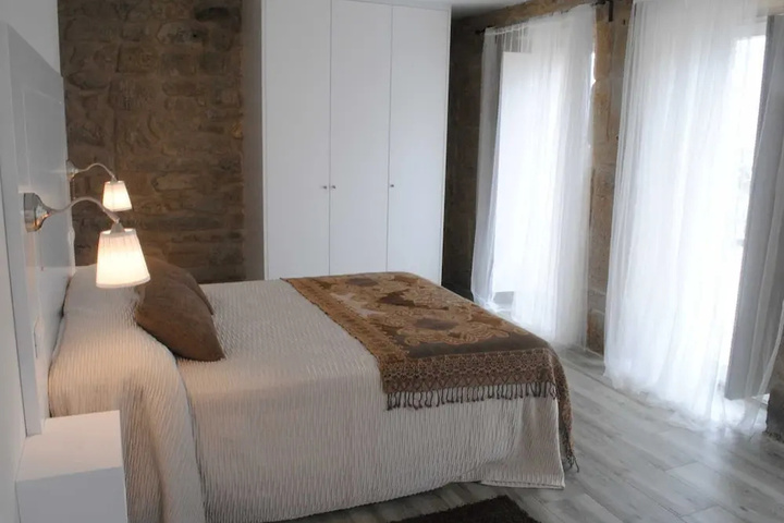 Room 2 of 12