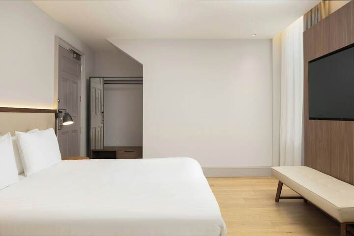Room 52 of 126