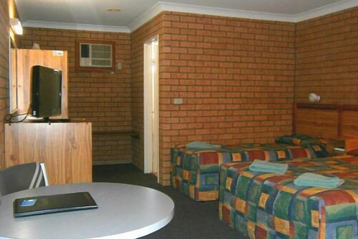 Room 10 of 27