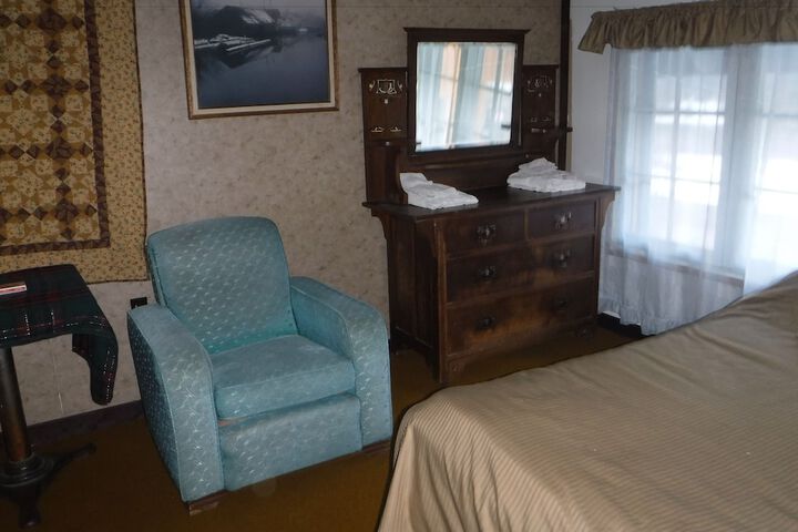 Room 10 of 73