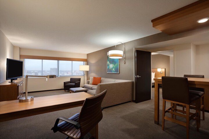 Room 27 of 60