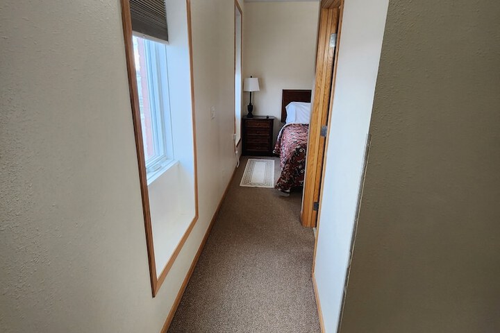 Room 5 of 9