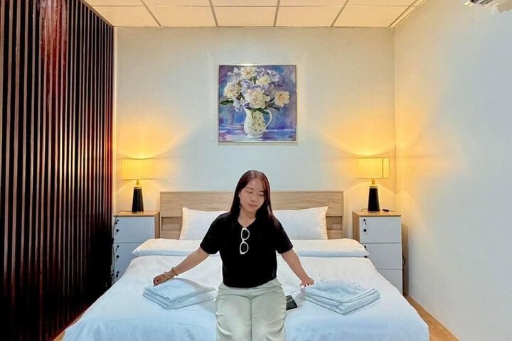 Room 6 of 17