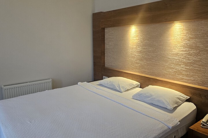 Room 9 of 30