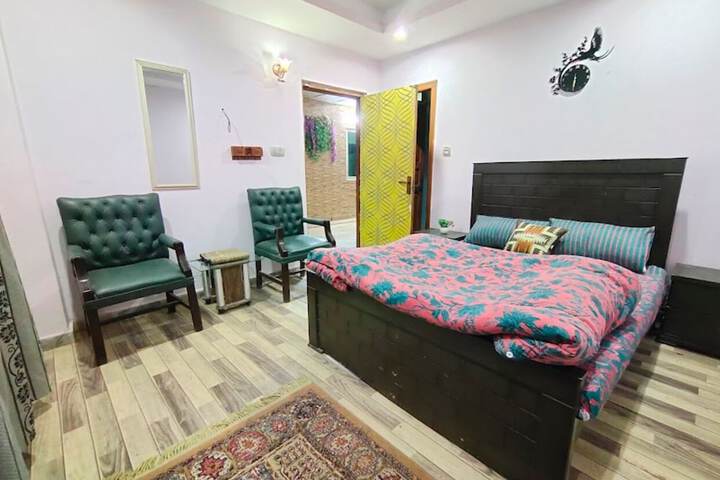 Room 6 of 11