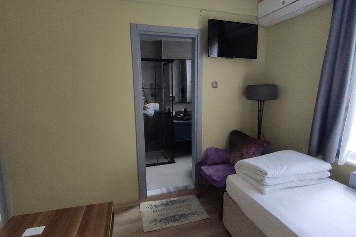 Room 33 of 100