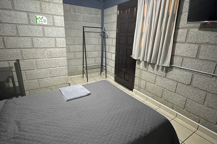 Room 9 of 46