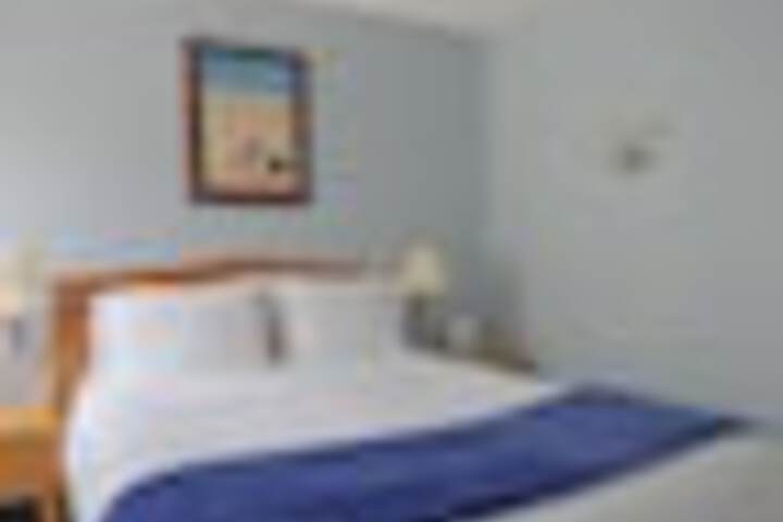 Room 806 of 984