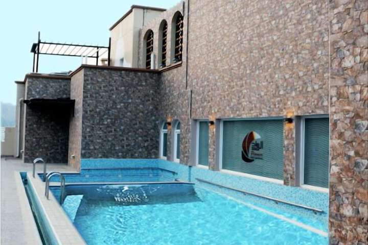 Hotel with Pool