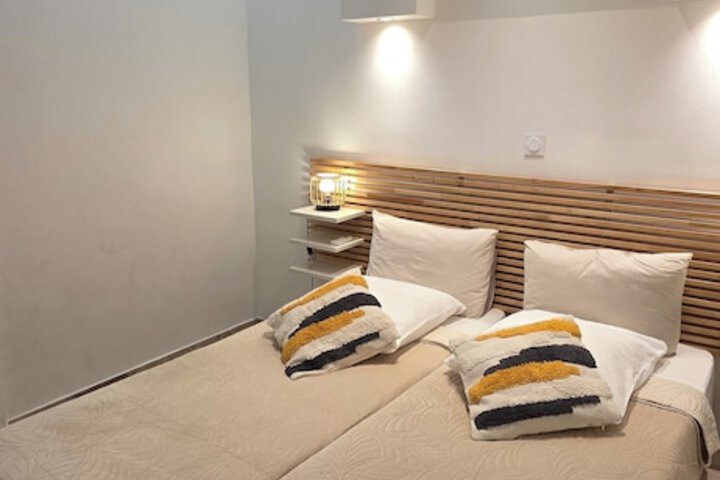 Room 3 of 33