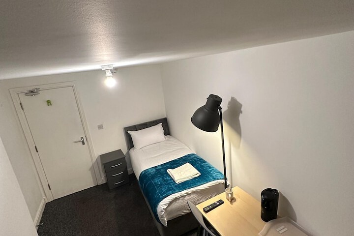 Room 7 of 25