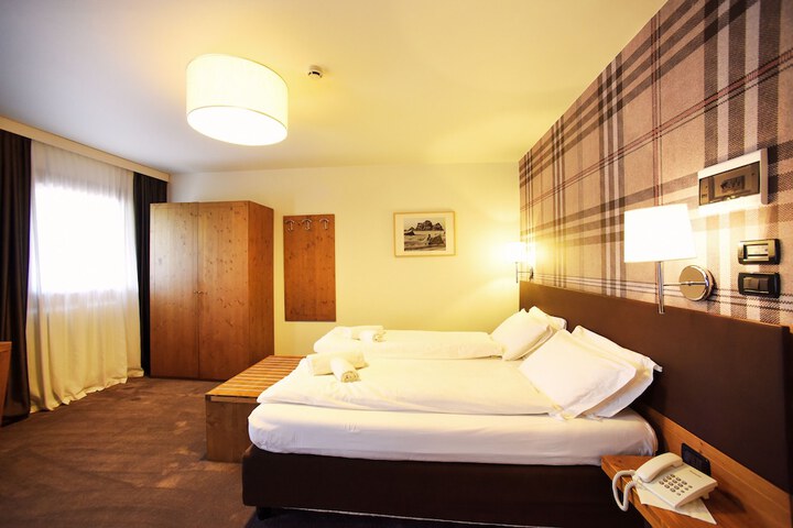 Room 12 of 48