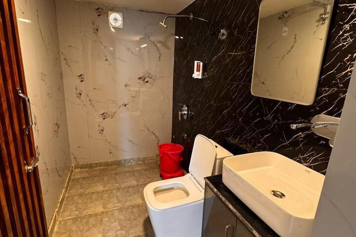 Room 52 of 64