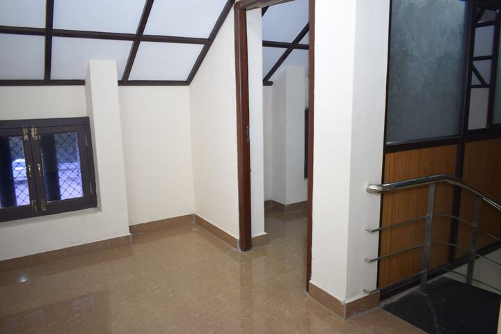 Room 16 of 33