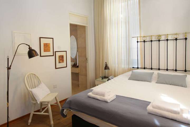 Room 6 of 75