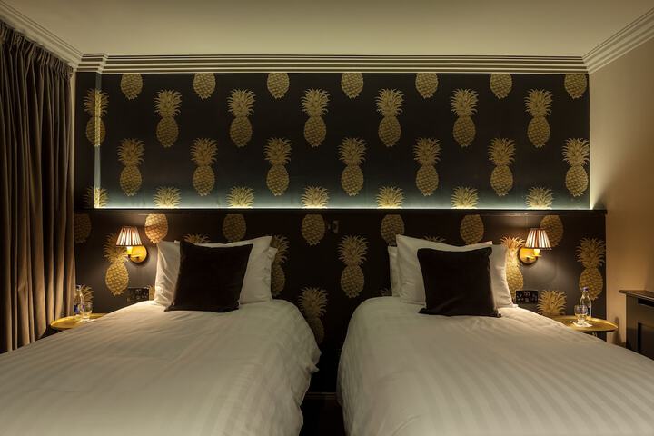 Room 13 of 39