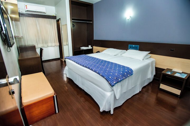 Room 10 of 77