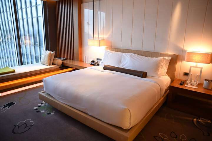 Room 10 of 182
