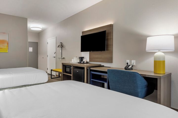 2 Queen Beds (4 of 9)