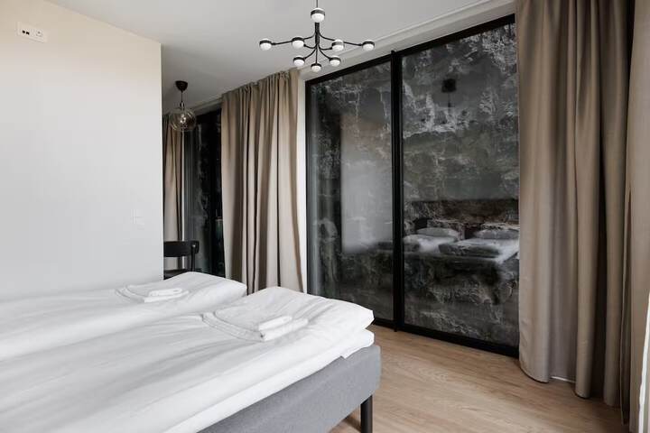 Room 5 of 162