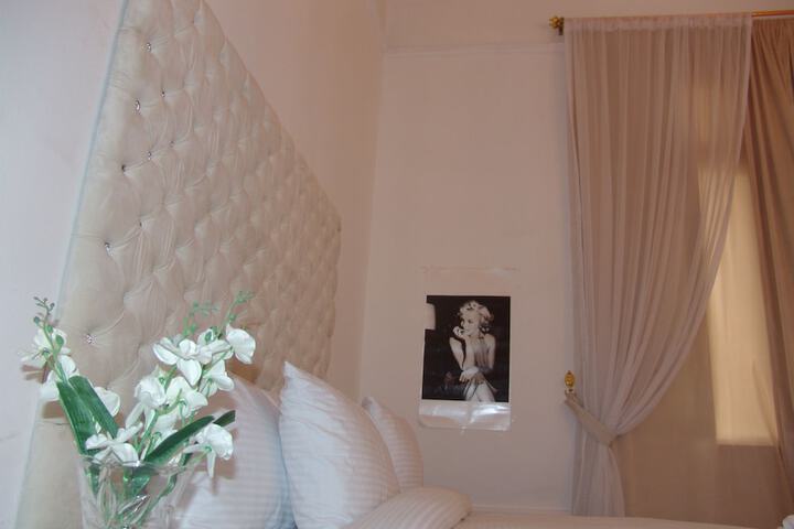 Room 13 of 25