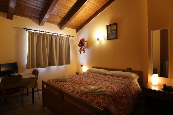 Room 10 of 63