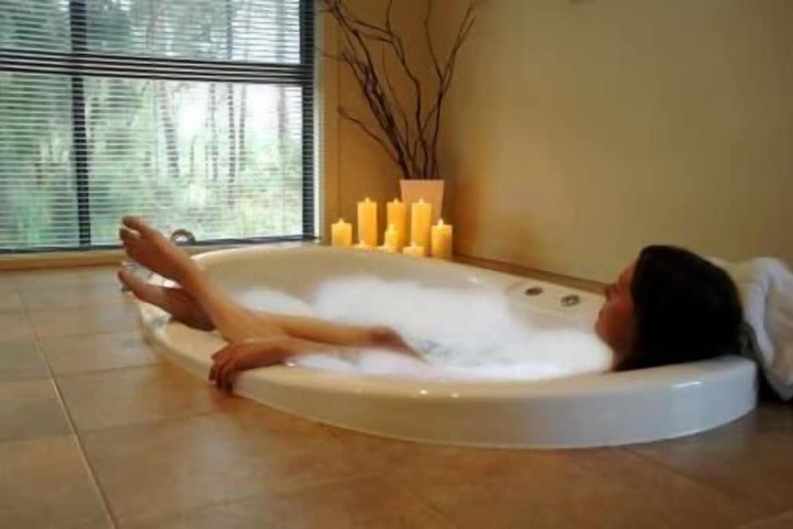 Hot Tub 17 of 23