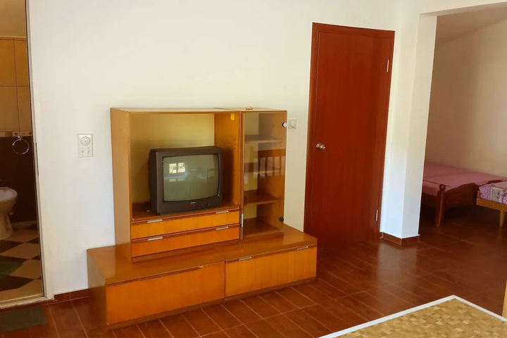 Room 4 of 14