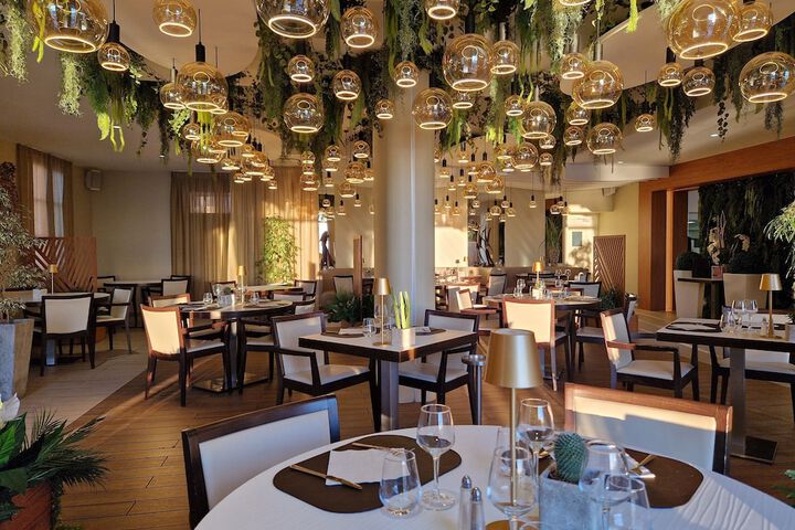 Dining 80 of 103