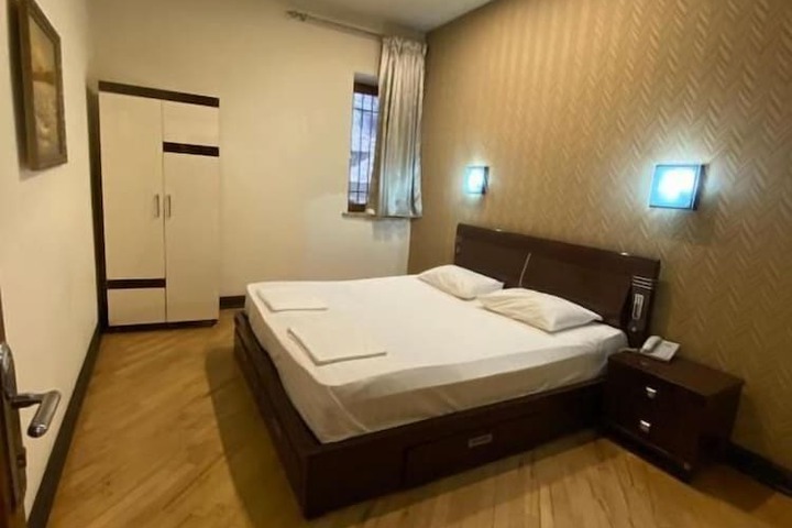 Room 3 of 6