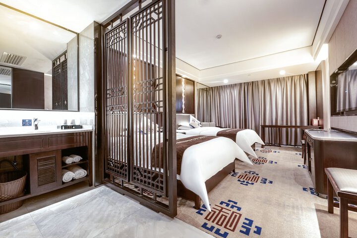 Room 12 of 27