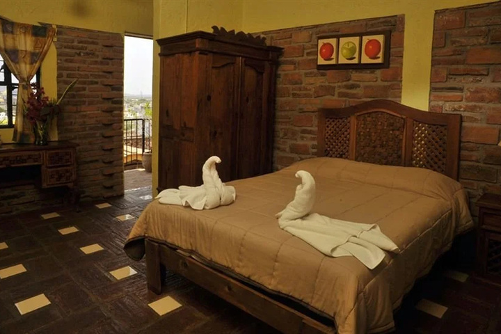 Room 3 of 9