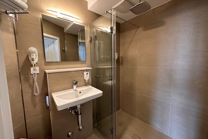 Room 150 of 194