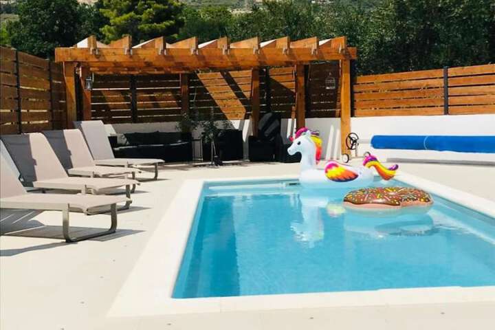 Pool 34 of 42
