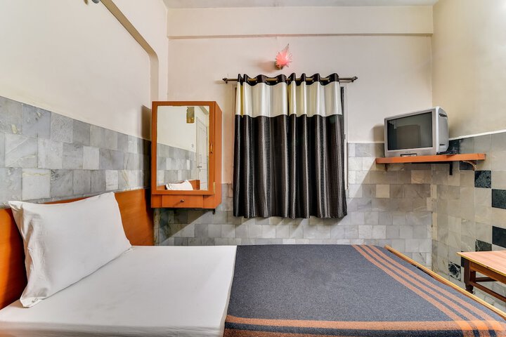 Room 7 of 13